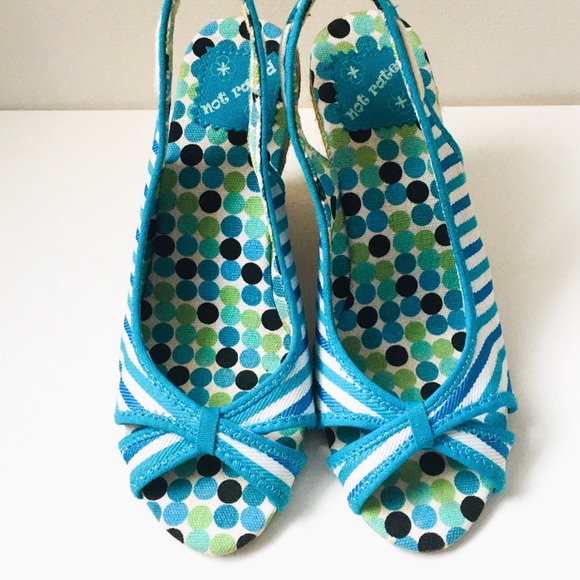 NWT- Not Rated Canvas stripe wedge - Picture 2 of 7